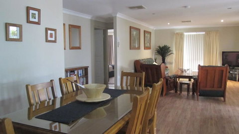 Bunya Vista Accommodation - Holiday Cairns 2