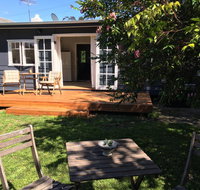 Burrill Lakeview Cottage - Holiday Cairns