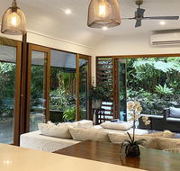 Byron By The Sea - Holiday Cairns