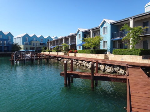C Mandurah Resort & Serviced Apartments - Holiday Cairns 3