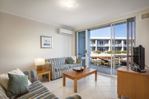 C Mandurah Resort & Serviced Apartments - Holiday Cairns 2
