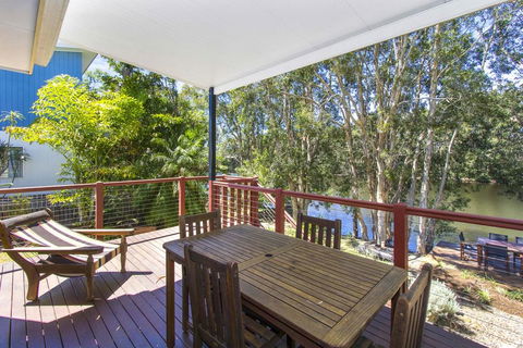 CABARITA BEACH BLISS - HOLIDAY HOME ON THE LAKE - Holiday Cairns 3