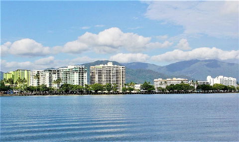 Cairns Aquarius - Holiday Cairns 0