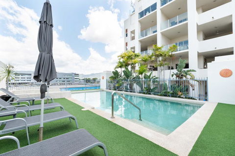 Cairns City Apartments - Holiday Cairns 2