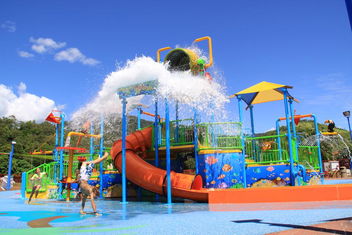 Cairns Coconut Holiday Resort with Holiday Cairns
