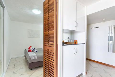 Cairns Esplanade Apartment - Holiday Cairns 0