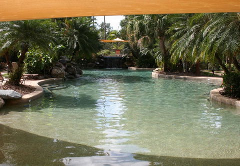 Cairns Golf Course Apartment - Holiday Cairns 0