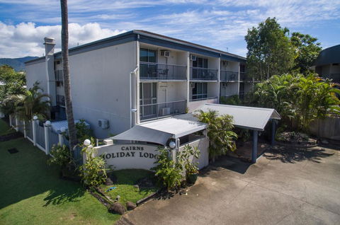 Cairns Holiday Lodge - Holiday Cairns 1