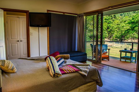 Cairns Homestead: A Peaceful Getaway - Holiday Cairns 2