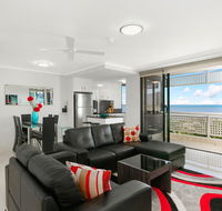 Cairns Luxury Seafront Apartment - Holiday Cairns