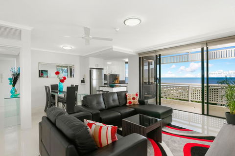 Cairns Luxury Seafront Apartment - Holiday Cairns 0