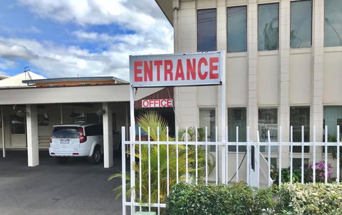Cairns Motor Inn - Holiday Cairns 1