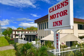 Cairns Motor Inn with Holiday Cairns