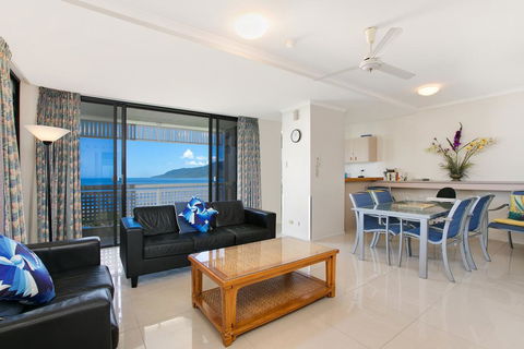Cairns Ocean View Apartment - Holiday Cairns 3