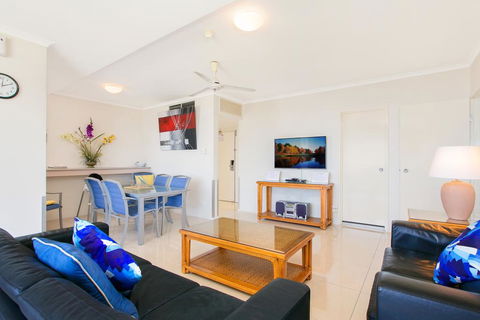 Cairns Ocean View Apartment - Holiday Cairns 2