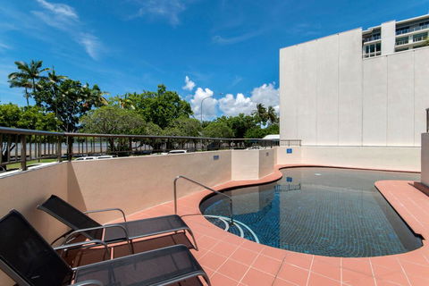 Cairns Ocean View Apartment In Aquarius - Holiday Cairns 2