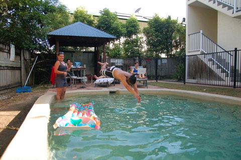 Cairns Sharehouse Apartment - Holiday Cairns 1