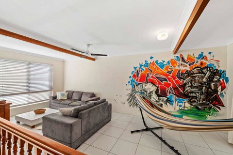 CALOUNDRA Stay - Holiday Cairns 2