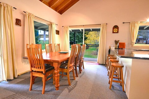 Camellia Lodge - Holiday Cairns 0