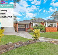 CAMPBELLTOWN HOLIDAY HOME 3 BED  FREE PARKING NCA039 - Holiday Cairns