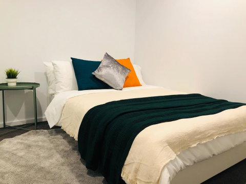 Canberra CBD Apartment 2BR 2BA 1Carpark - Holiday Cairns 2