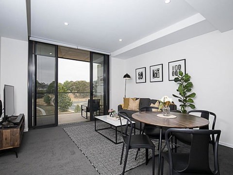 CANBERRA CHIC-hosted By:L'Abode Accommodation - Holiday Cairns 0