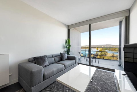 Canberra Luxury Apartment 5 - Holiday Cairns 0