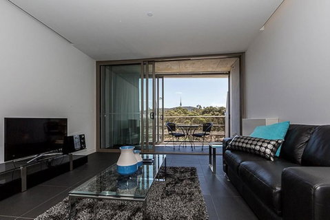 Canberra Luxury Apartment 8 - Holiday Cairns 2