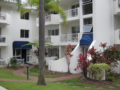 Cannes Court Apartments - Holiday Cairns 0