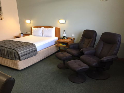 Cannon Park Motel - Holiday Cairns 2