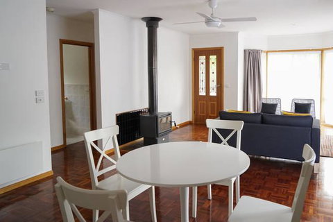 Canyon Walk House & Unit - Holiday Cairns 2