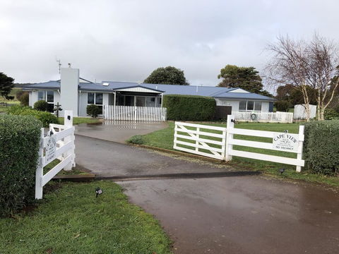 Cape View B And B - Holiday Cairns 1