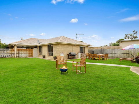 CAPEL Family Home, Large Yard, Close To Beach - Holiday Cairns 0