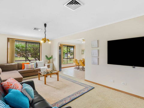CAPEL Family Home, Large Yard, Close To Beach - Holiday Cairns 3