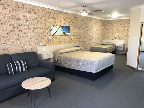Cardiff Motor Inn - Holiday Cairns 0