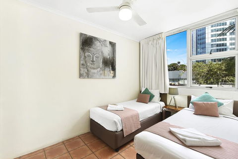 Carlton Apartments - Holiday Cairns 2