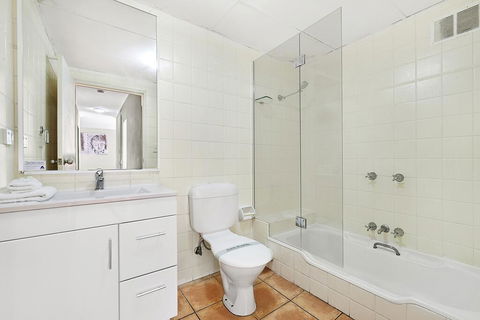 Carlton Apartments - Holiday Cairns 1