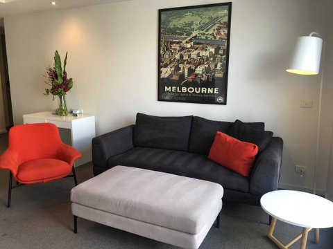 Caroline Serviced Apartments Brighton - Holiday Cairns 2