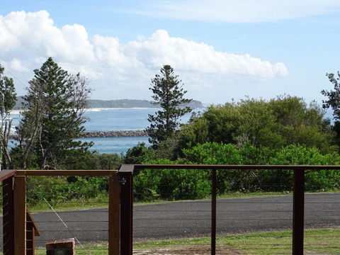 Casa Sorella - Beachfront Family Home - Holiday Cairns 1
