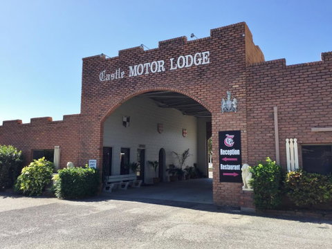 Castle Motor Lodge - Holiday Cairns 0