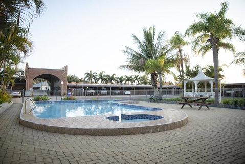 Castle Motor Lodge - Holiday Cairns 3