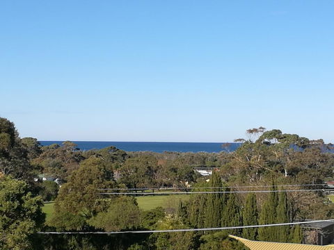 Castle Stay At Lakes Entrance - Holiday Cairns 1