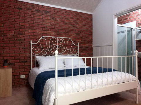 Castle Stay At Lakes Entrance - Holiday Cairns 3