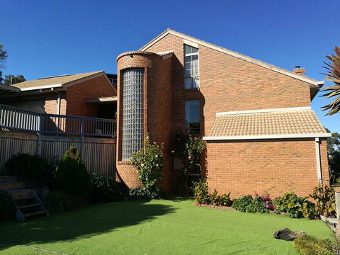 Castle Stay At Lakes Entrance - Holiday Cairns 0