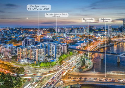 CBD Views-With FREE Wine Free-Carpark-Netflix-WiFi - Holiday Cairns 2