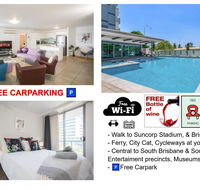 CBD Views-With FREE Wine Free-Carpark-Netflix-WiFi - Holiday Cairns
