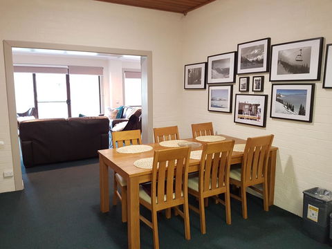 Cedarwood Apartments - Holiday Cairns 0