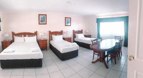 Central Park Motel - Holiday Cairns 1