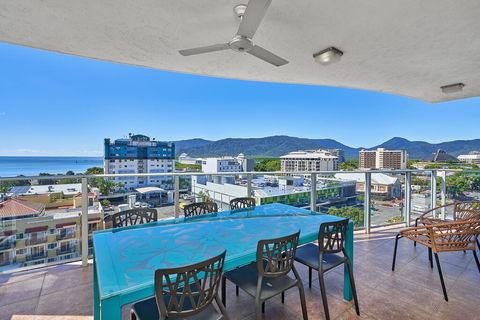 Centrepoint Apartments - Holiday Cairns 1