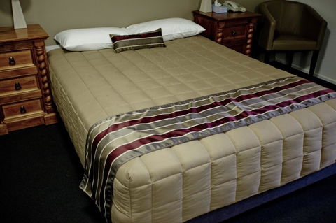 Centrepoint Motor Inn - Holiday Cairns 2